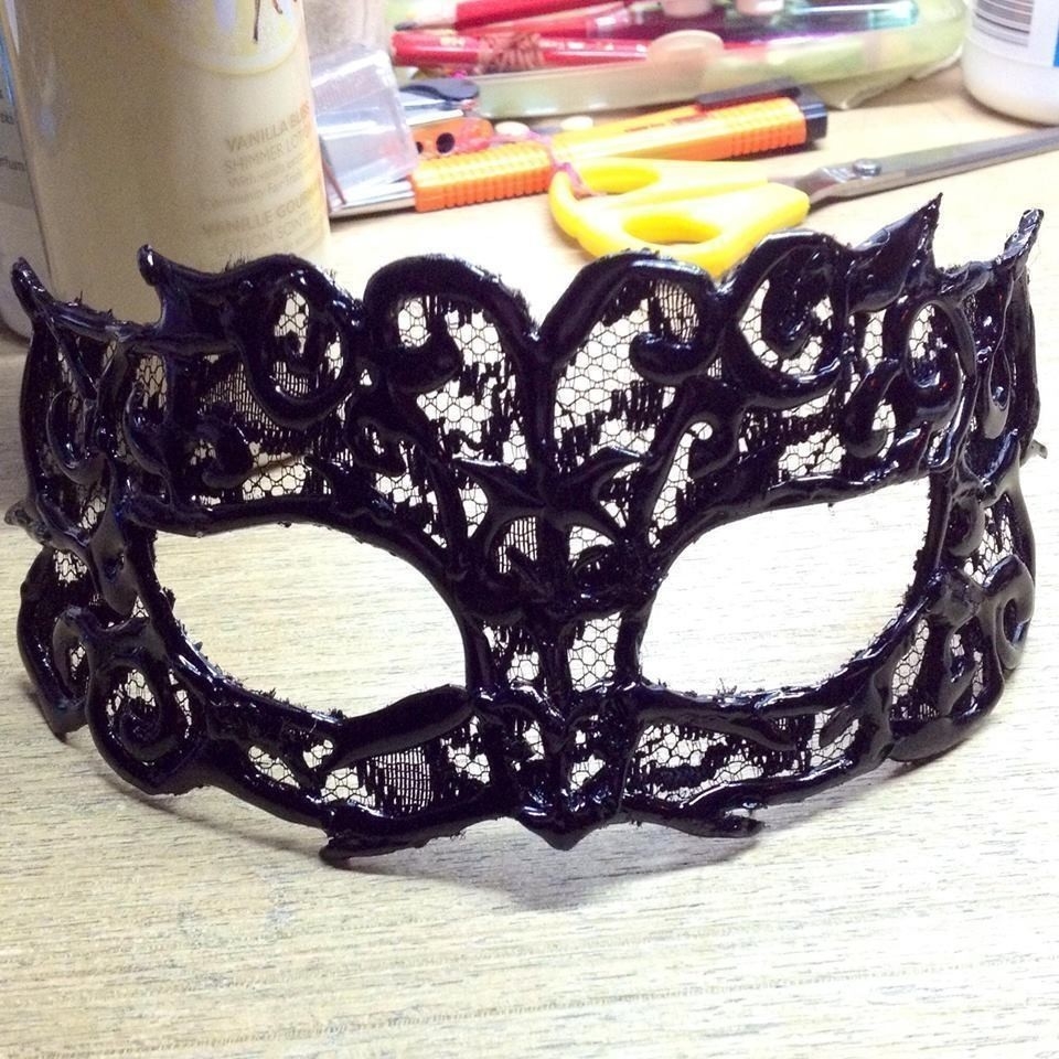 Diy Lace Masquerade Mask Using Hot Glue How To Make A Masquerade Decorating On Cut Out Keep