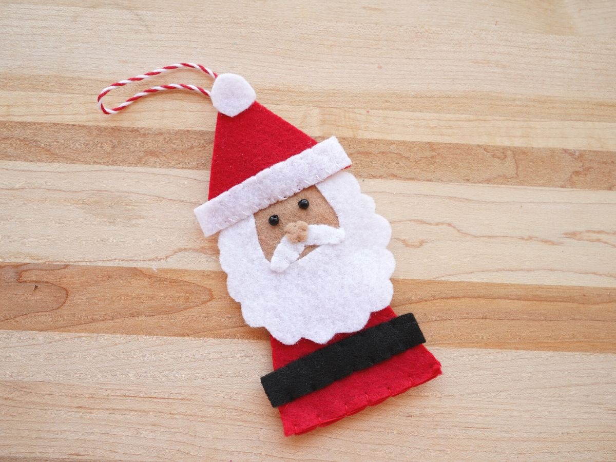 Super Cute DIY Felt Santa Ornament
